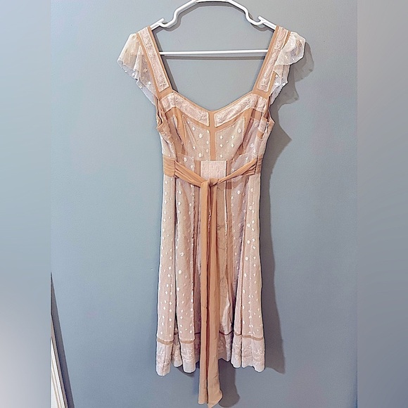 BCBG Maxazria embroidered lace overlay cocktail dress flutter sleeve size 6 - Picture 1 of 8